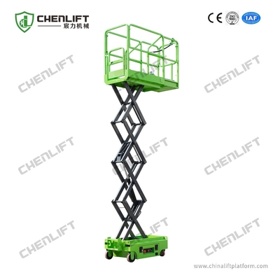 Mini lift a forbice compatto e azionato con altezza di piattaforma di 3,9 m e carico di 240 kg per prestazioni