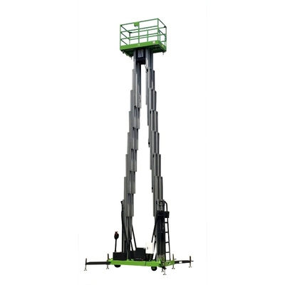 Capacità di carico mobile manuale della Tabella di sollevamento della piattaforma di lavoro aereo di Punshing dell'albero triplo 12m 300Kg